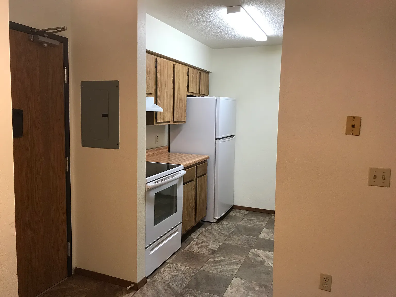 2 bed, 750 sqft, $975 — Photo 3