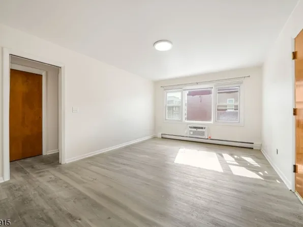 207 Park Ave APT C1, East Rutherford, NJ 07073