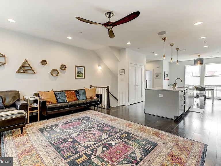 1244 Richardson St — Photo 14
