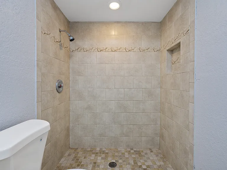 2706 W Tampa Bay Blvd — Photo 24