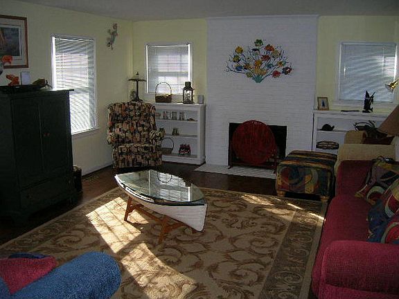 living rm w/fireplace