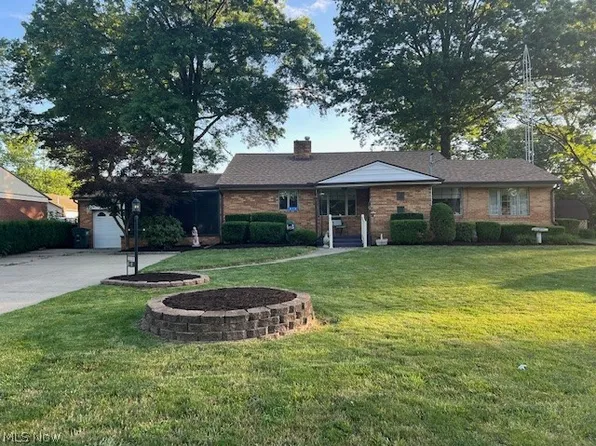 813 Church St SW, North Canton, OH 44720