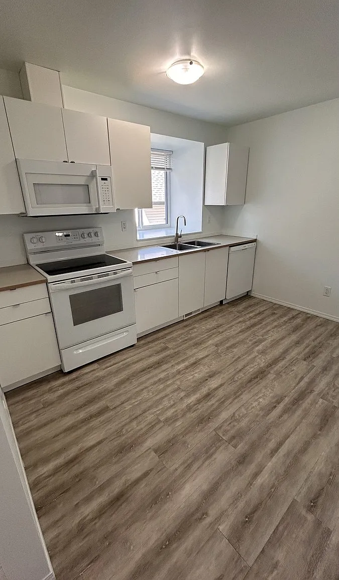 SF231 Newton Duplex for Rent | 3-Bed Basement Suite + Garage | 11354 53 St NW Edmonton | 1 Month ... — Photo 4