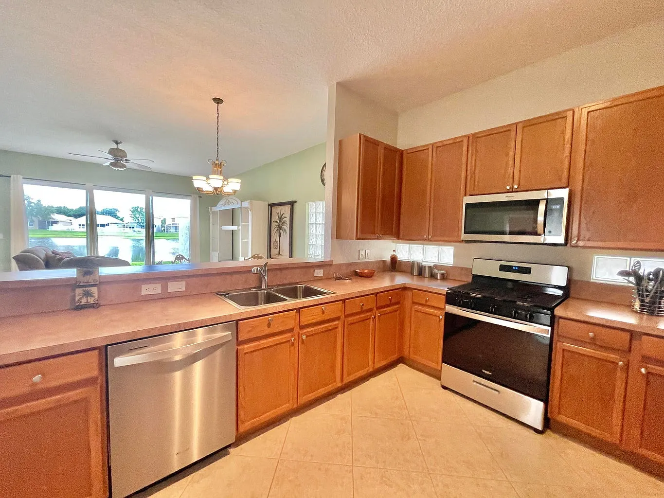 3 bed, 1856 sqft, $3,500 — Photo 3
