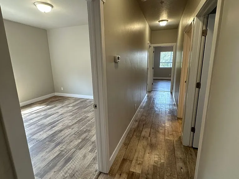 Creekside Oaks Apartments — Photo 34