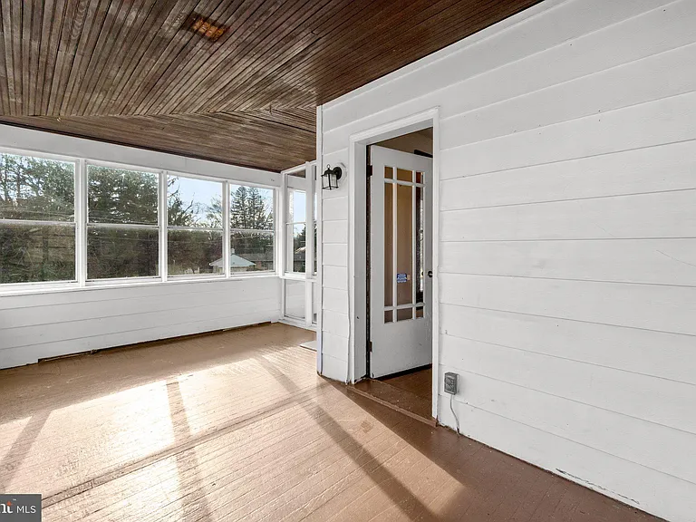 8904 Church Ln — Photo 15