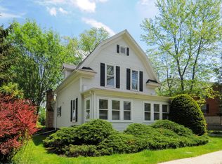 126 N Stewart Ave, Libertyville, IL 60048