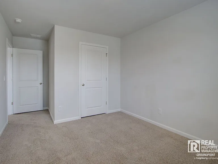 298 Watersglen Dr — Photo 24