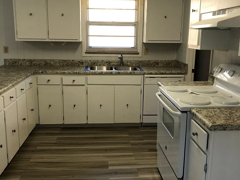 909 Martingale Dr — Photo 9