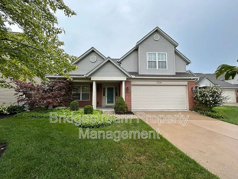 3 bed, 2.5 bath, 1800 sqft, $2,345 — Photo 1