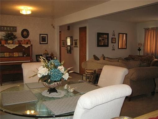 5th image of 802 E Beulah St