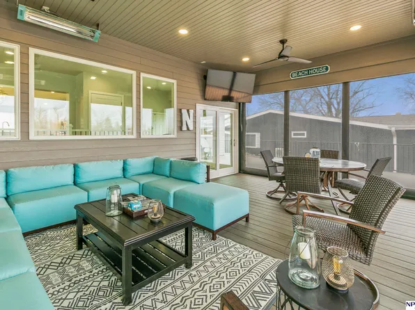 S Eight Twin Lakes Dr, Fremont, NE 68025