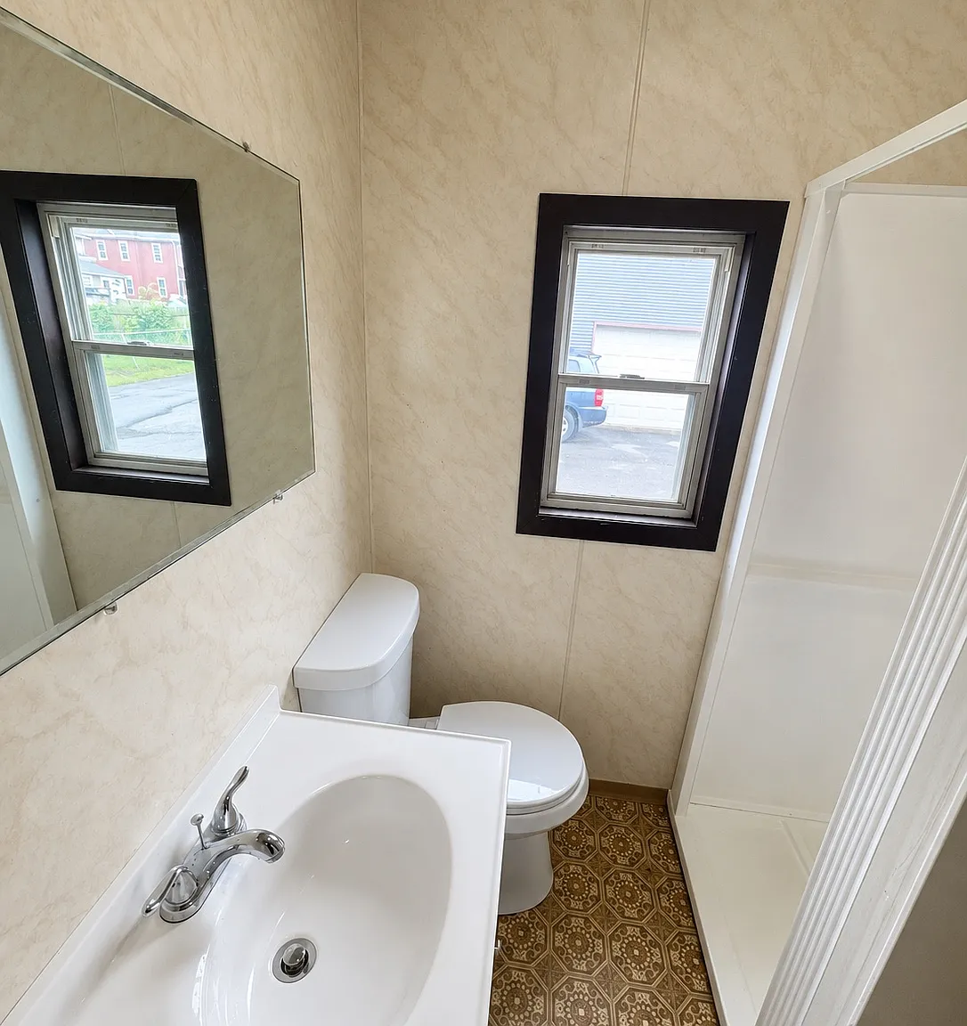 6 bed, 2900 sqft, $2,400 — Photo 3