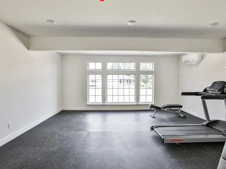 30 Pine Lane Apartments — Photo 18