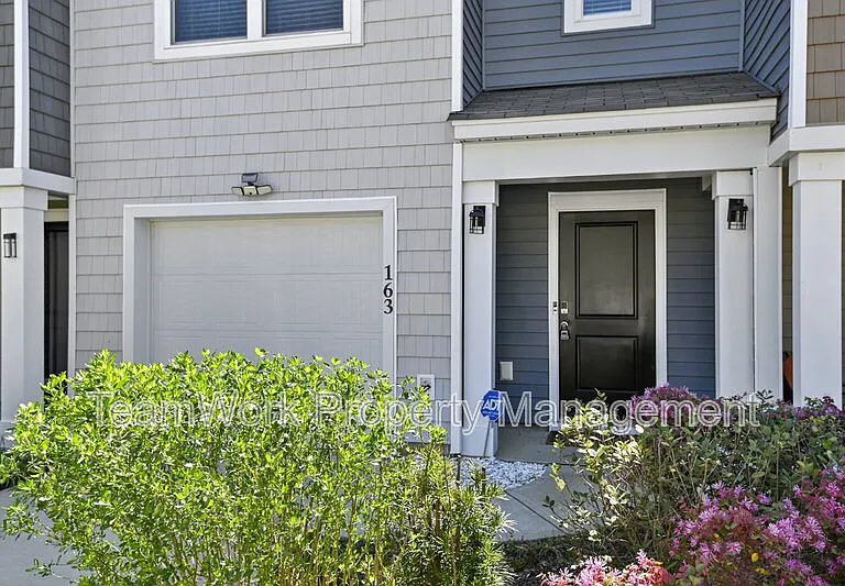 163 Rosefield Ct — Photo 2