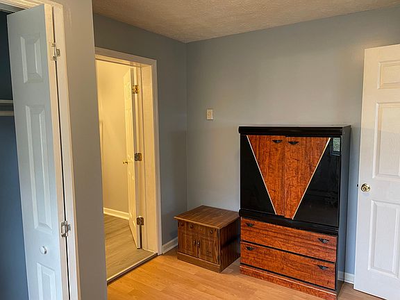 5th image of 111 W Walnut St #5
