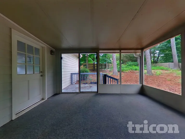 1010 Maidstone Ct — Photo 13