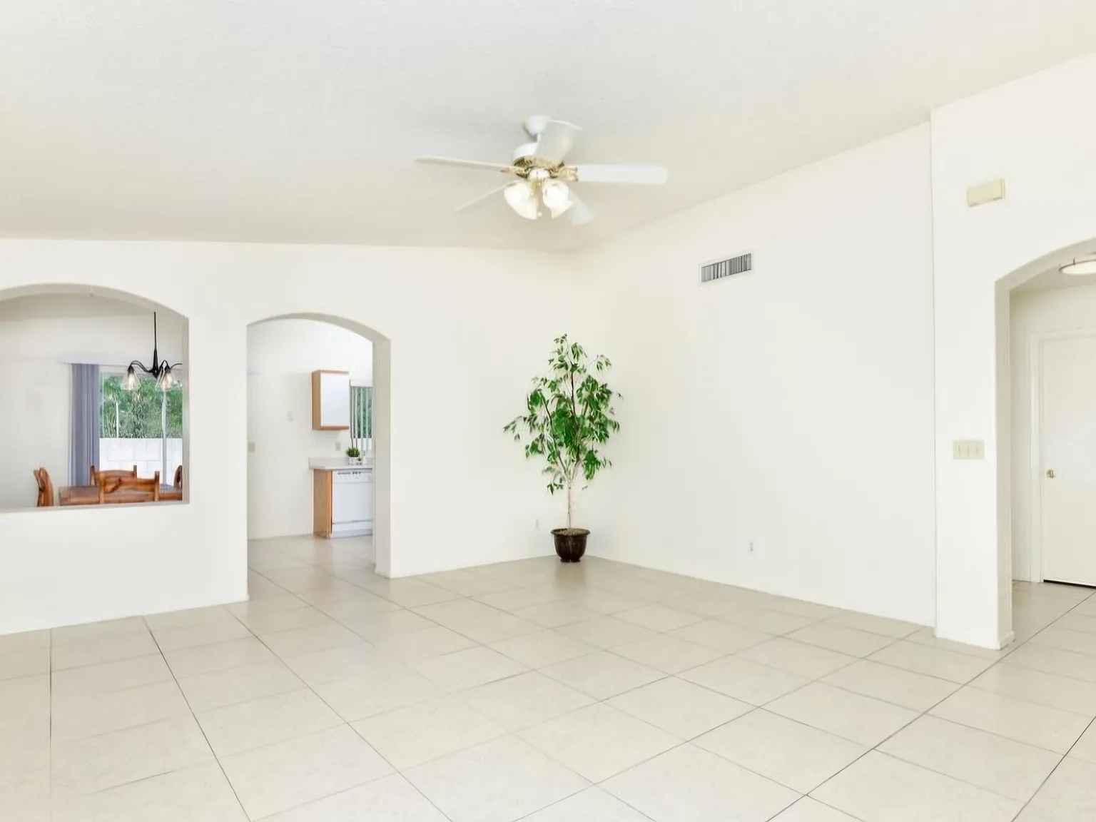 3 bed, 1304 sqft, $1,830 — Photo 4