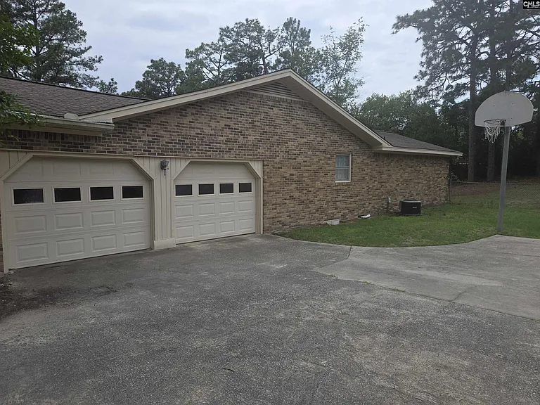 77 Northlake Rd — Photo 5