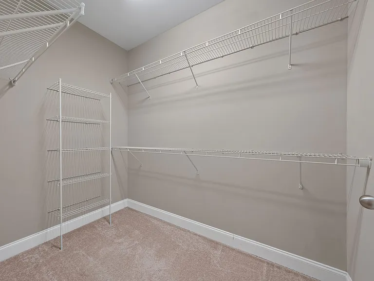 Mount Victor Olde Towne Luxury Apartments — Photo 122