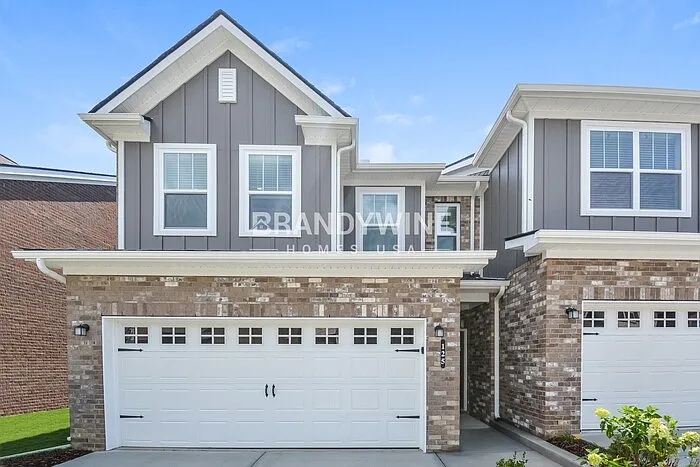 3 bed, 2.5 bath, 1673 sqft, $2,100 — Photo 2