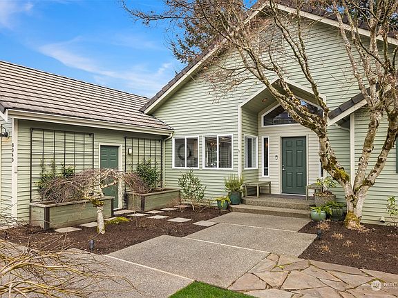 3rd image of 8040 Yvonne Place NW