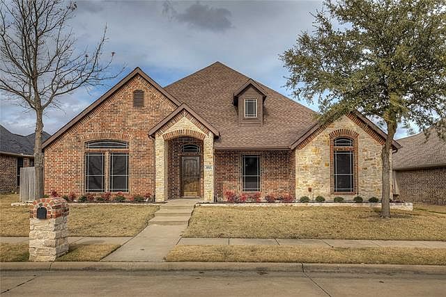 1st image of 1012 Colonial Dr