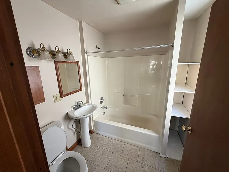 116 Charles Ct — Photo 2