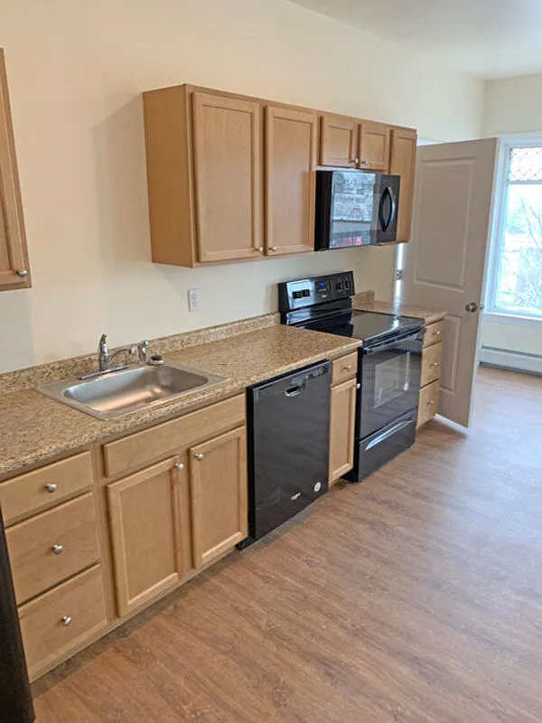 2 bed, 1.0 bath, $2,340 — Photo 4