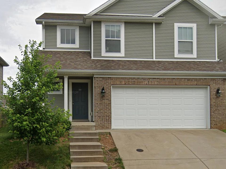 1st image of 400 White Oak Trce