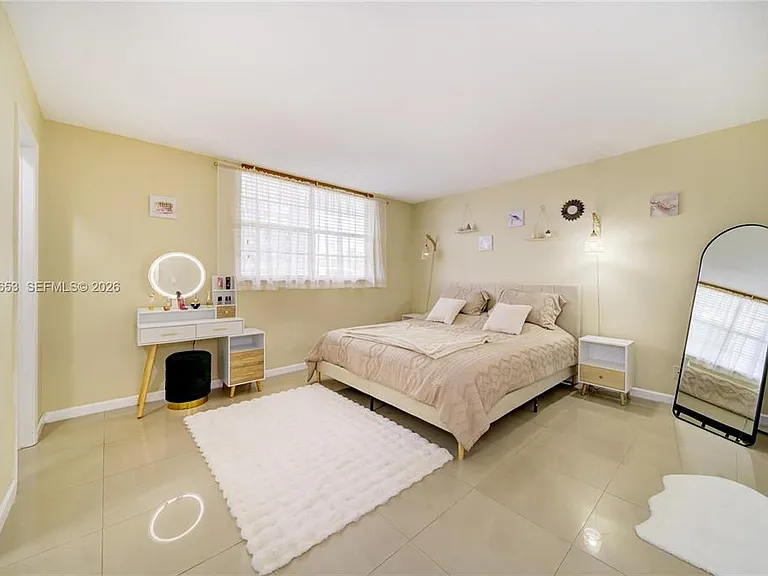 1040 SE 4th Ave #128 — Photo 3
