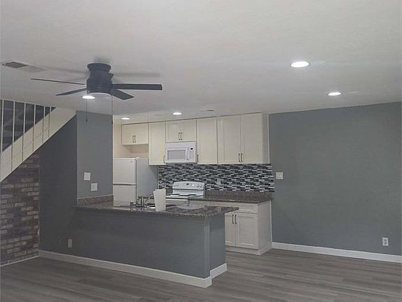 3rd image of 1214 Sycamore Dr