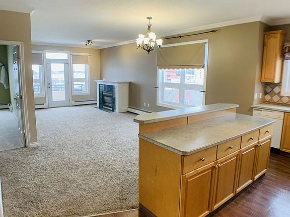 4th image of 10101 Morrison St #405