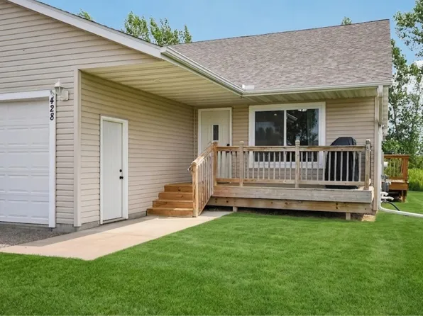 428 E Cheyenne St, Roberts, WI 54023