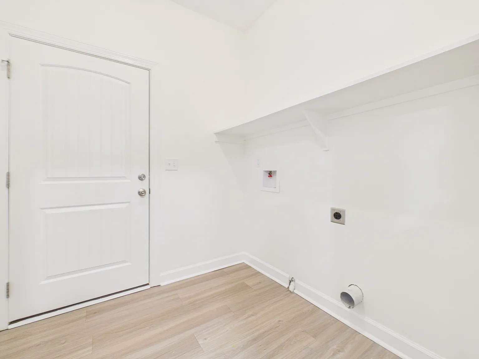 602 Princess Anne Cir — Photo 2