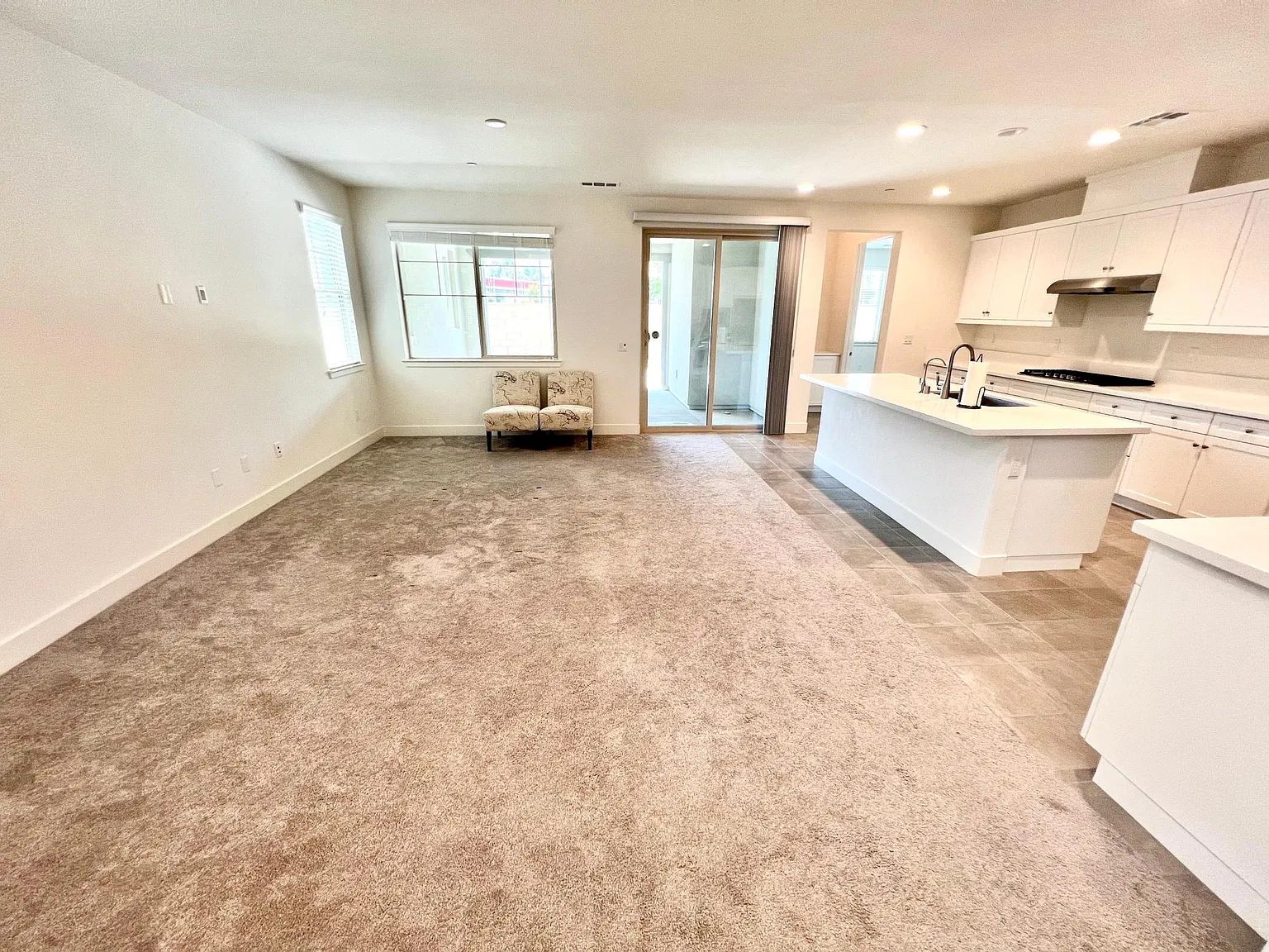 4 bed, 2.5 bath, 2275 sqft, $4,650 — Photo 4