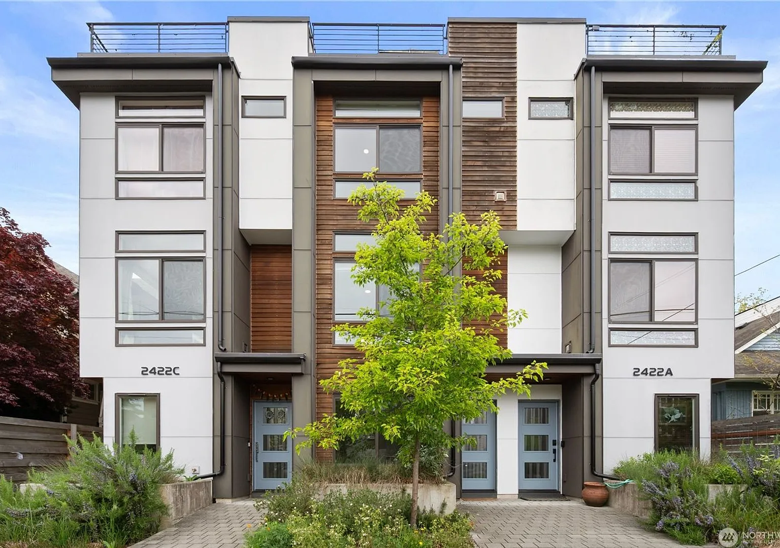 3 Bedroom Modern Ballard Living with Rooftop Views, A/C & Premium Finishes — Photo 1