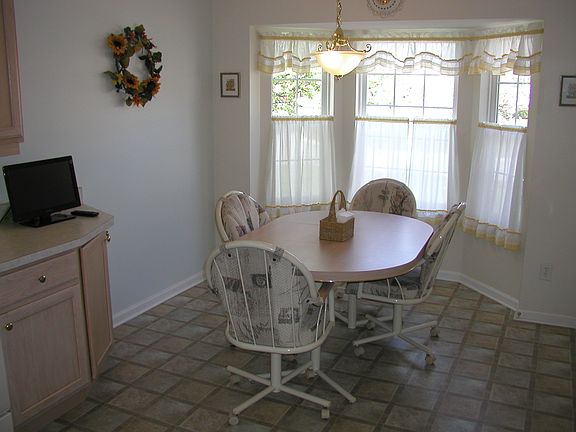 5th image of 4605 Jeannes Ct