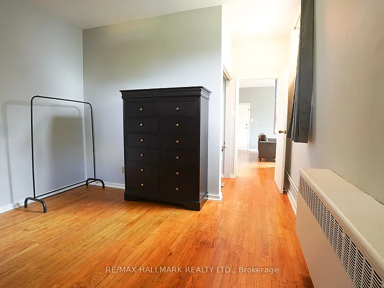 1432 Queen St E #3 — Photo 6