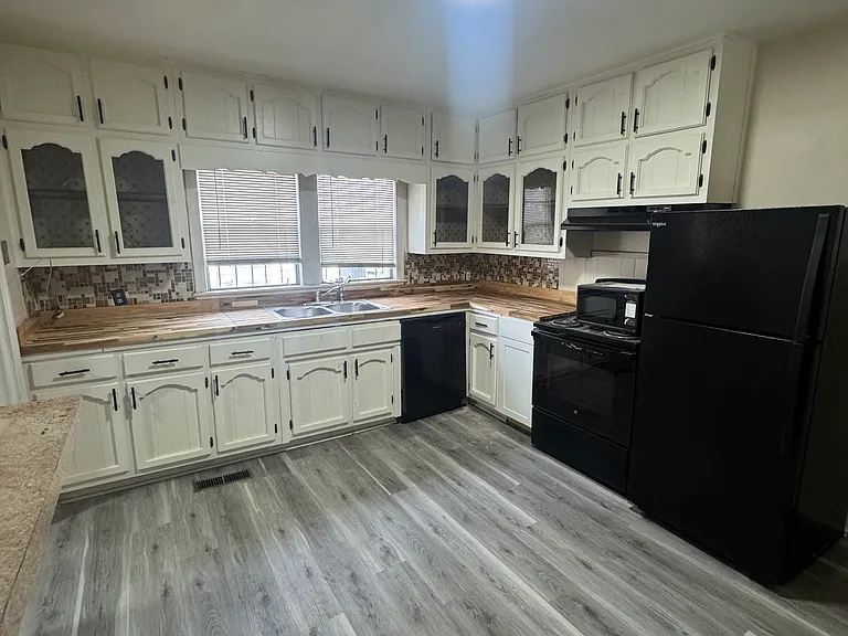 232 S Park Rd SW — Photo 2