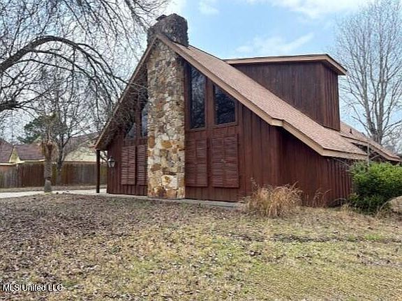 2nd image of 27 Clairmont Cir