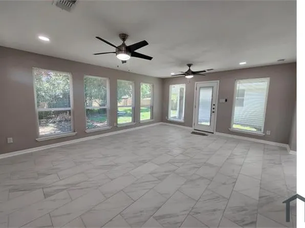 5104 Laurel Ln, North Richland Hills, TX 76180