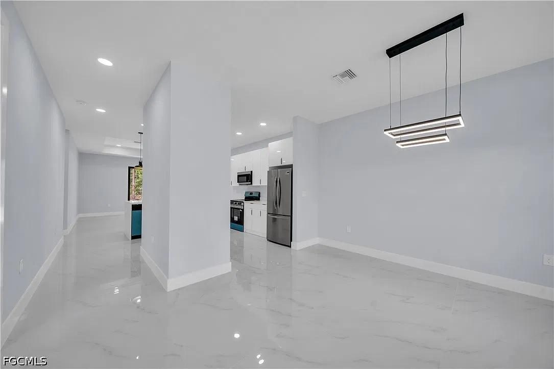 4 bed, 2.0 bath, 1735 sqft, $2,300 — Photo 2