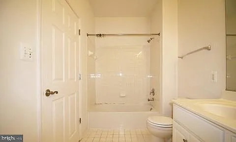 21216 McFadden Sq #207 — Photo 4