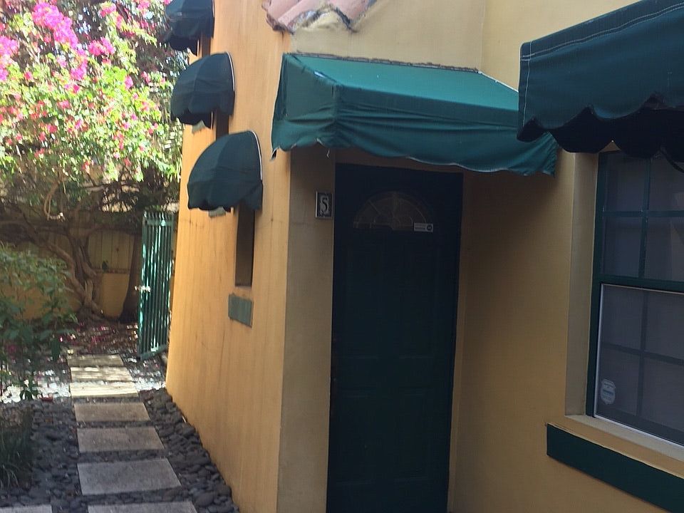 Front entrance walk up to 2nd floor