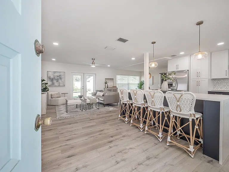 4617 W Bay Court Ave — Photo 2
