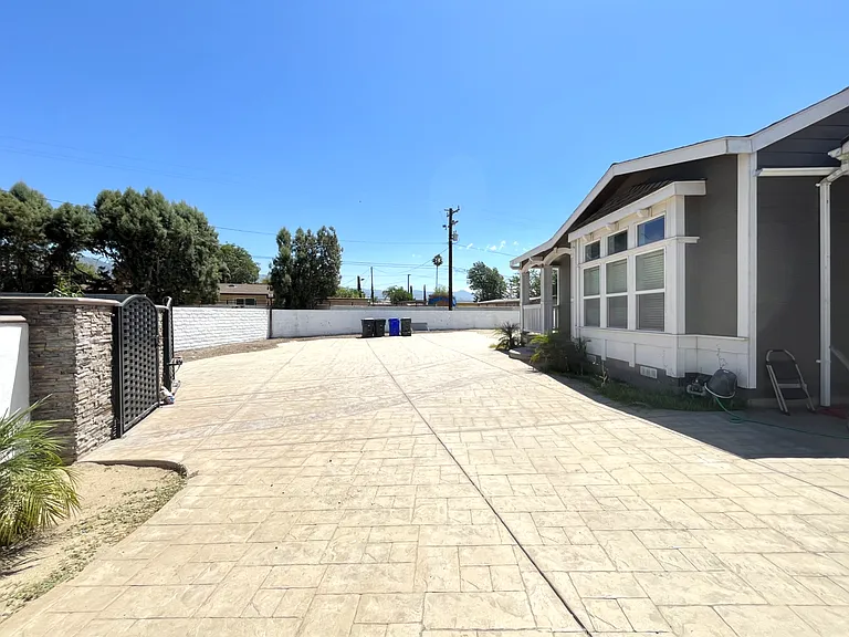 2203 Portola St — Photo 4