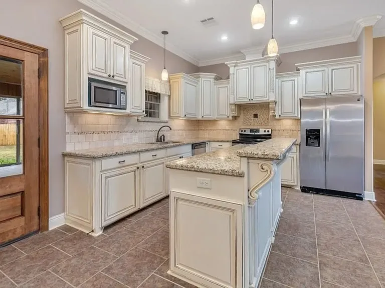 2750 Ithaca Dr — Photo 3