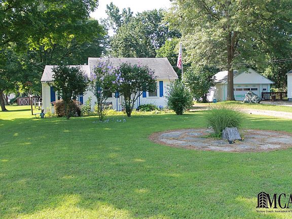 2nd image of 1121 S Park Dr