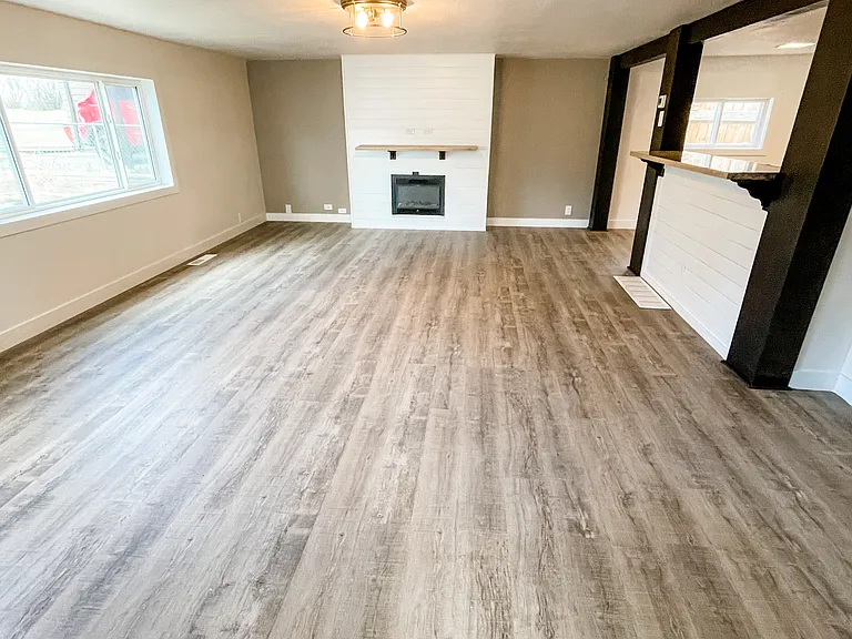 1611 Warren Ave — Photo 1